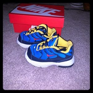Little Air Max’s Plus toddler size 4c
